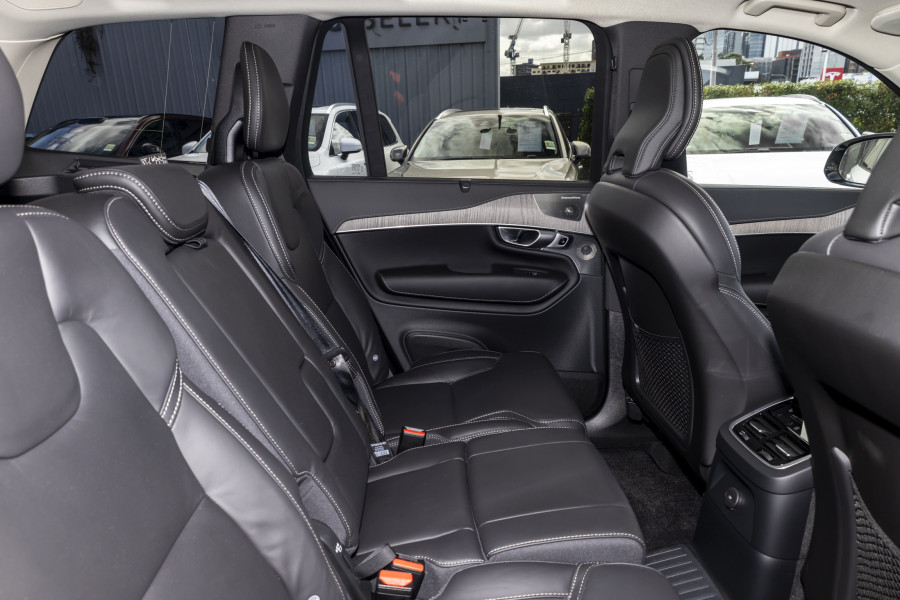 2024 Volvo XC90 L Series Recharge Ultimate T8 Plug-In Hybrid SUV Image 10