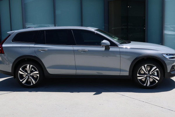 2023 MY24 Volvo V60 Cross Country Z Series Ultimate B5 Bright Wagon Image 2