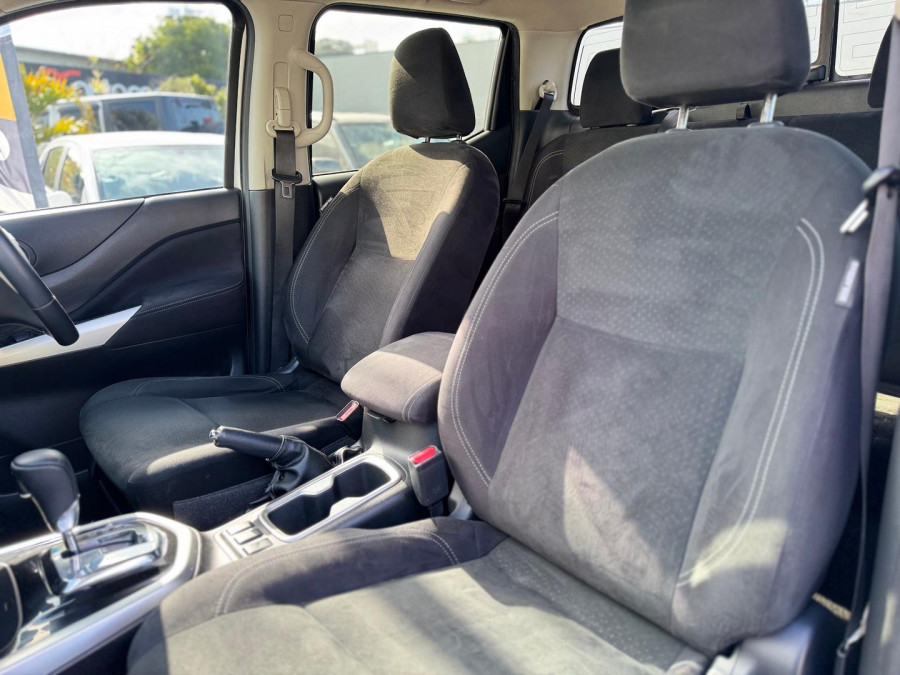 2018 Nissan Navara D23 Series 3 ST Dual Cab Pickup Image 12