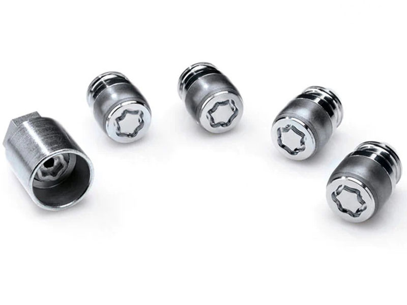 Locking wheel nuts and key