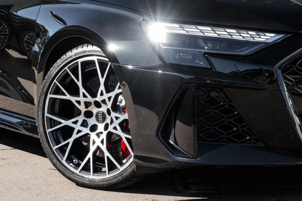 2025 Audi RS 3 GY  Hatch image 6