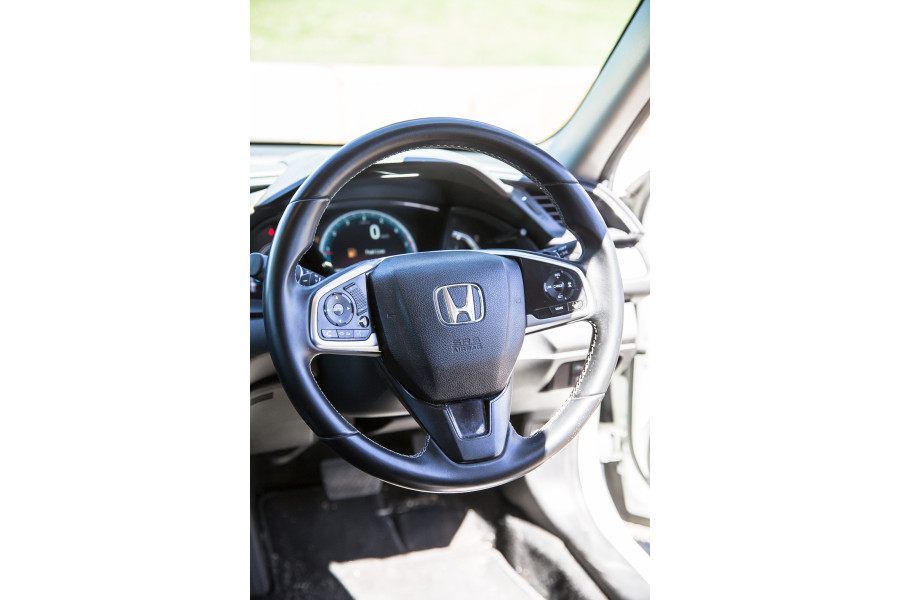 2016 Honda Civic 10th Gen  VTi-LX Sedan Image 20