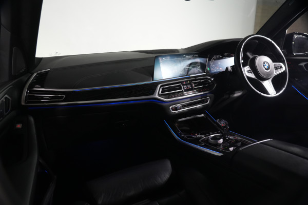2021 BMW X7 M50i SUV Image 13