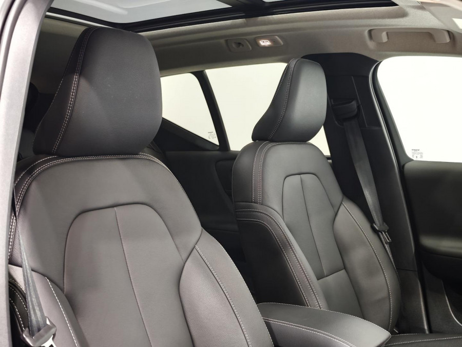 2025 MY26 Volvo XC40 XZ Ultra B4 Bright SUV Image 31