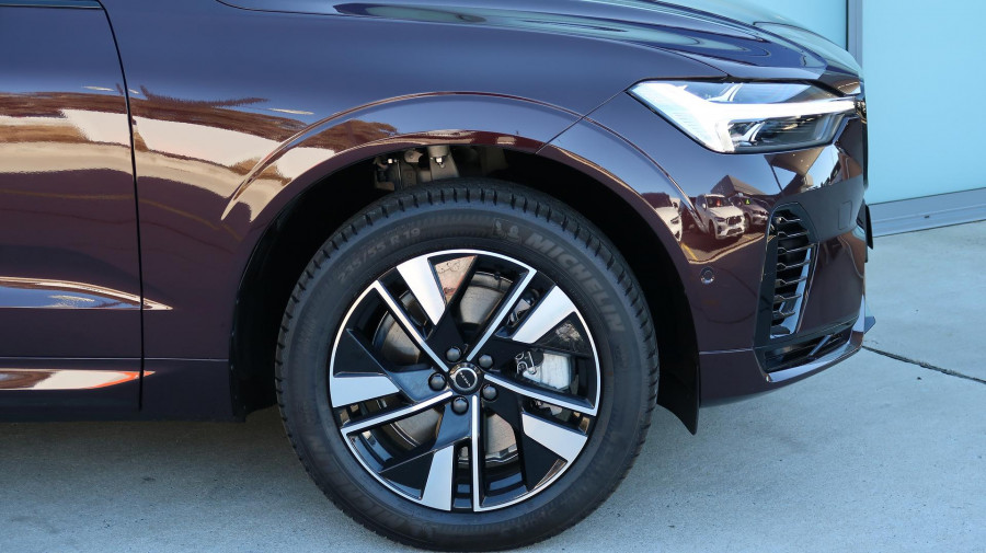 2025 Volvo XC60 UZ Plus T8 Plug-in Hybrid Dark SUV Image 19