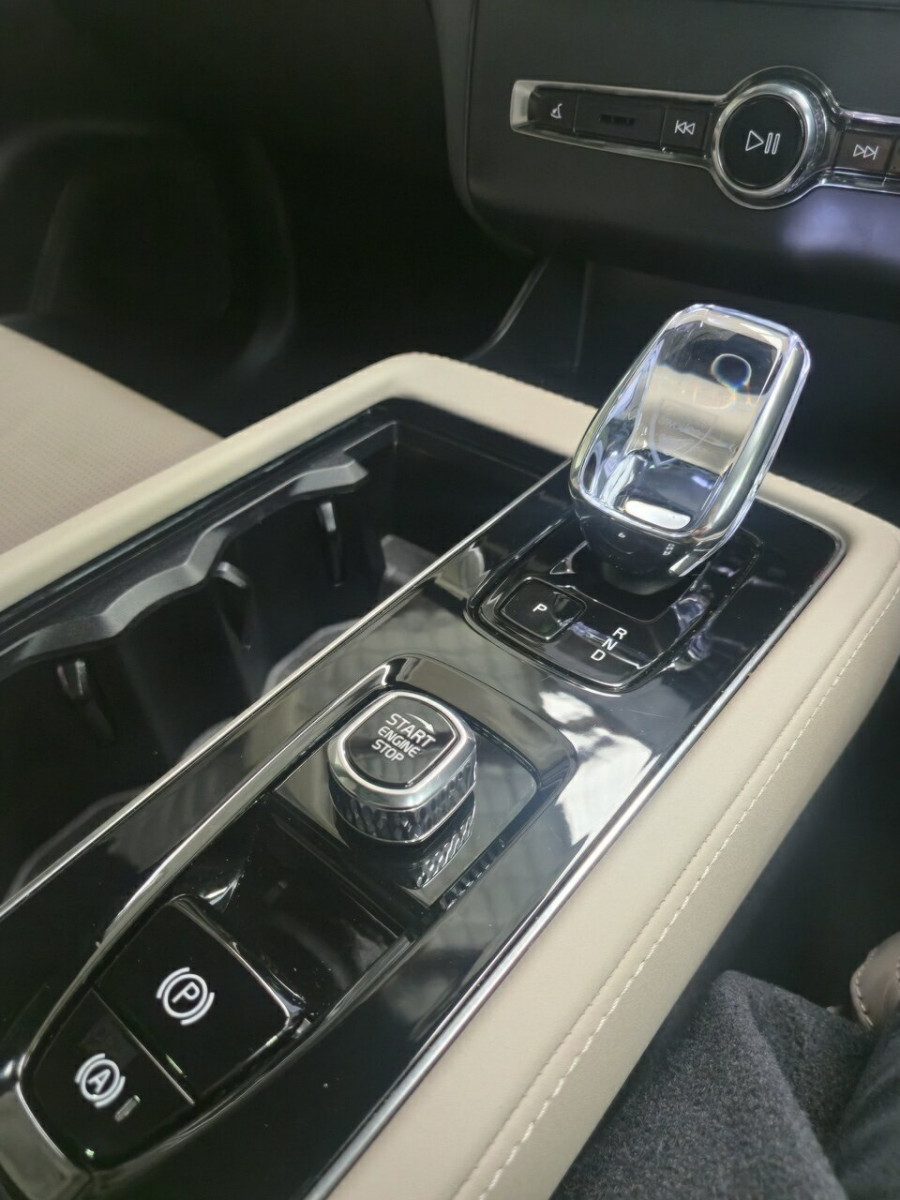2024 MY25 Volvo XC90 L Series Ultra B5 Bright SUV Image 21