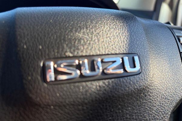 2015 Isuzu D-MAX  SX Cab Chassis Image 17