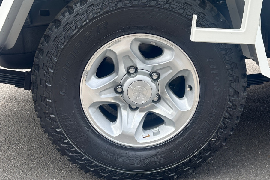 2020 Toyota LandCruiser VDJ79R GXL Double-Cab Cab-Chassis Image 12