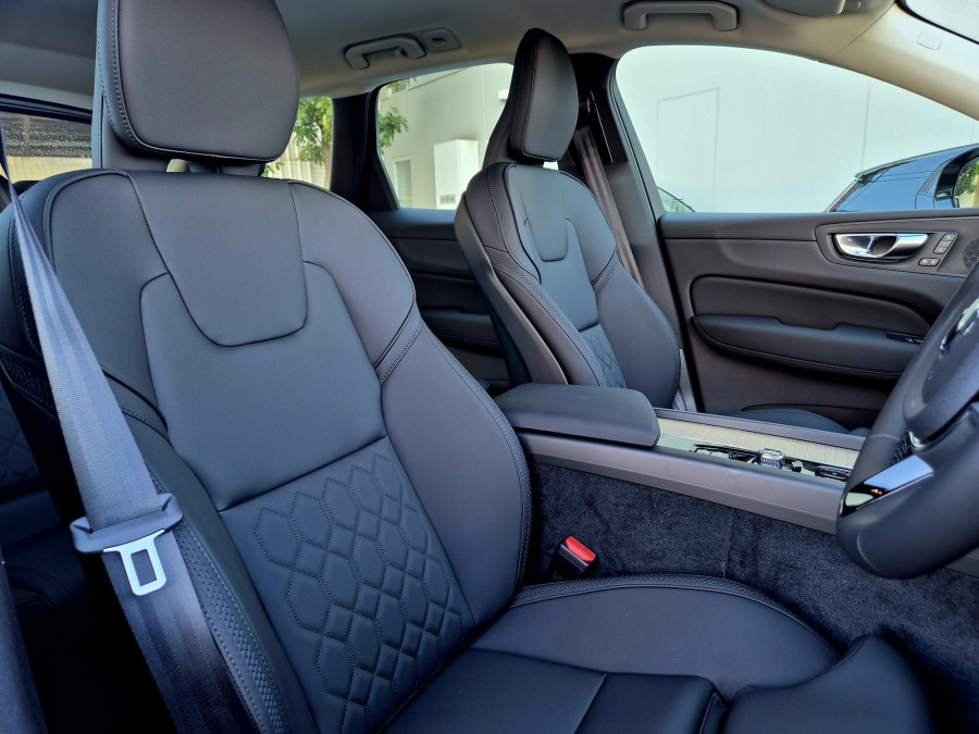 2026 Volvo XC60 UZ Plus T8 Plug-in Hybrid Dark SUV Image 13