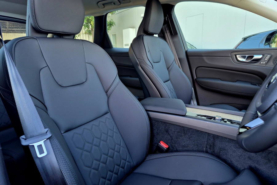 2026 Volvo XC60 UZ Plus T8 Plug-in Hybrid Dark SUV
