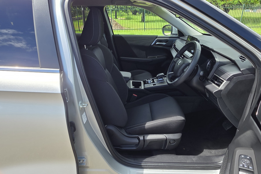 2023 MY24 Mitsubishi Outlander ZM LS SUV Image 15