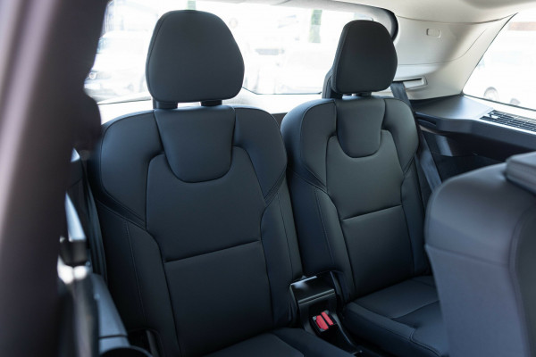 2025 MY26 Volvo XC90 L Series Plus T8 Plug-in Hybrid Dark SUV Image 17