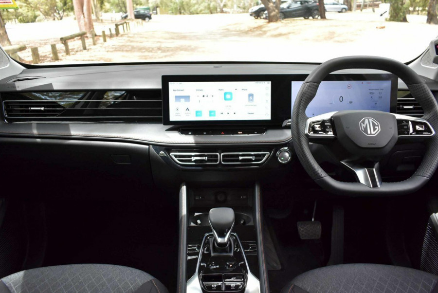 2024 MY24.5 MG HS AS33 Vibe SUV Image 15