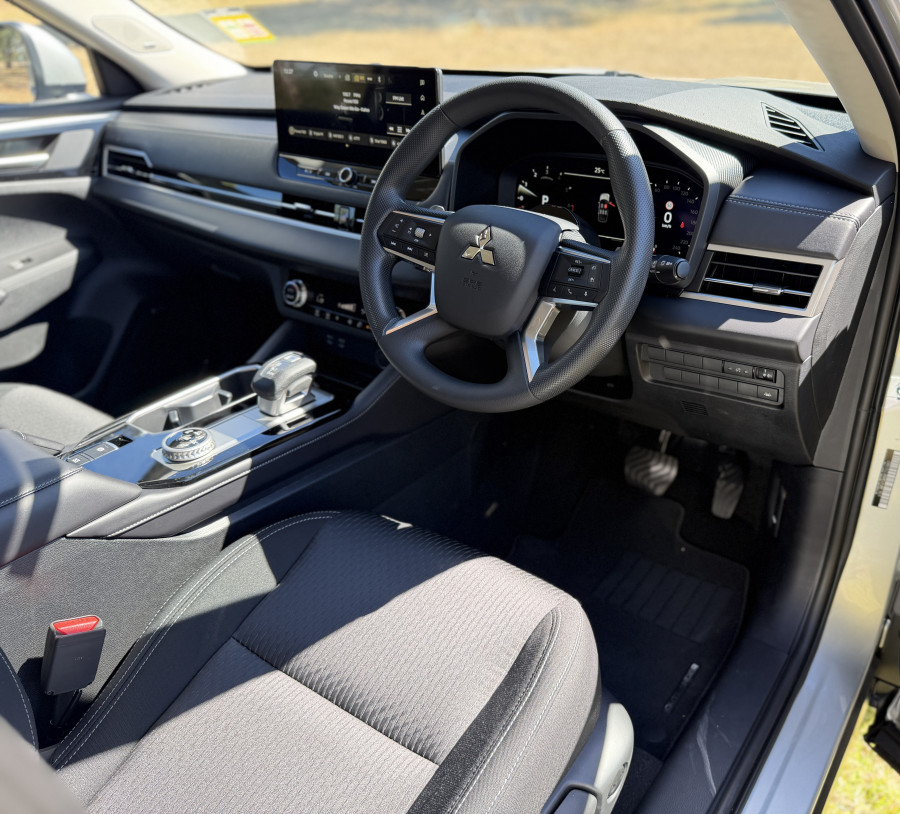 2026 Mitsubishi Outlander ZM ES Wagon Image 11
