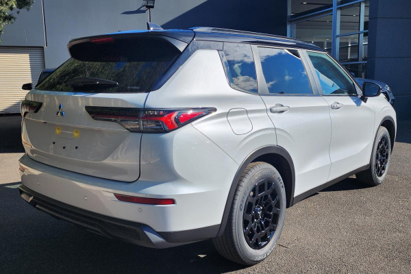 2025 Mitsubishi Outlander ZM LS SUV Image 7