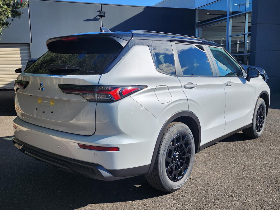 2025 Mitsubishi Outlander ZM LS SUV Image 7