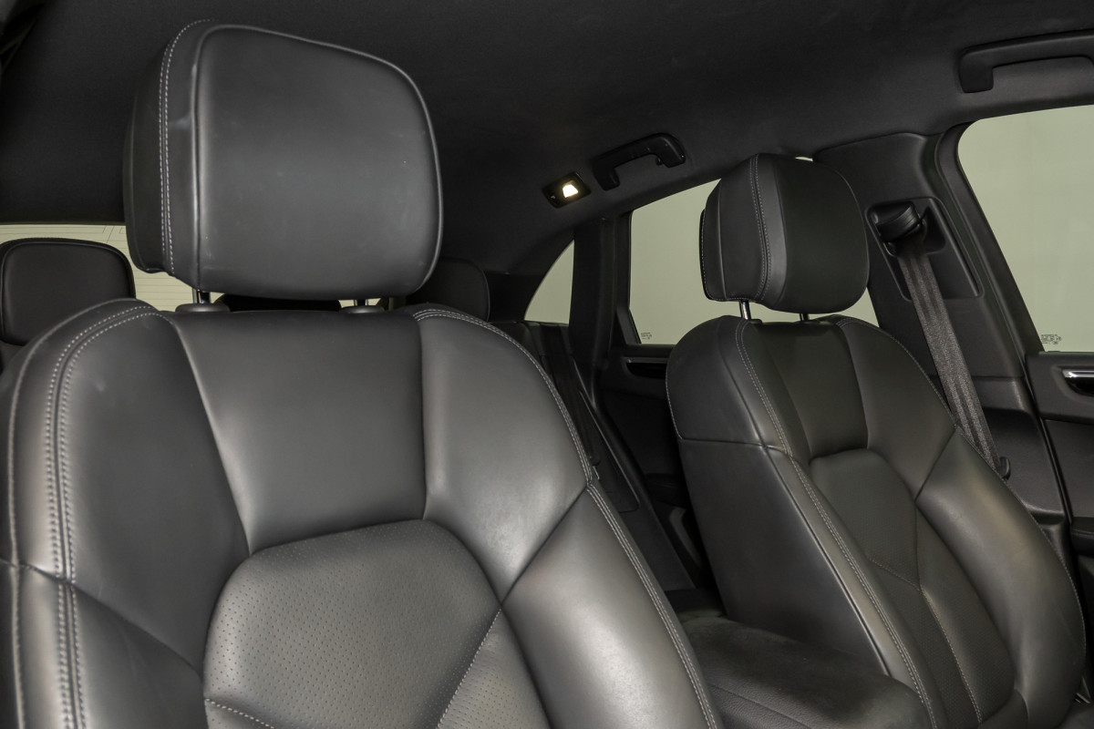 2022 Porsche Macan SUV Image 4
