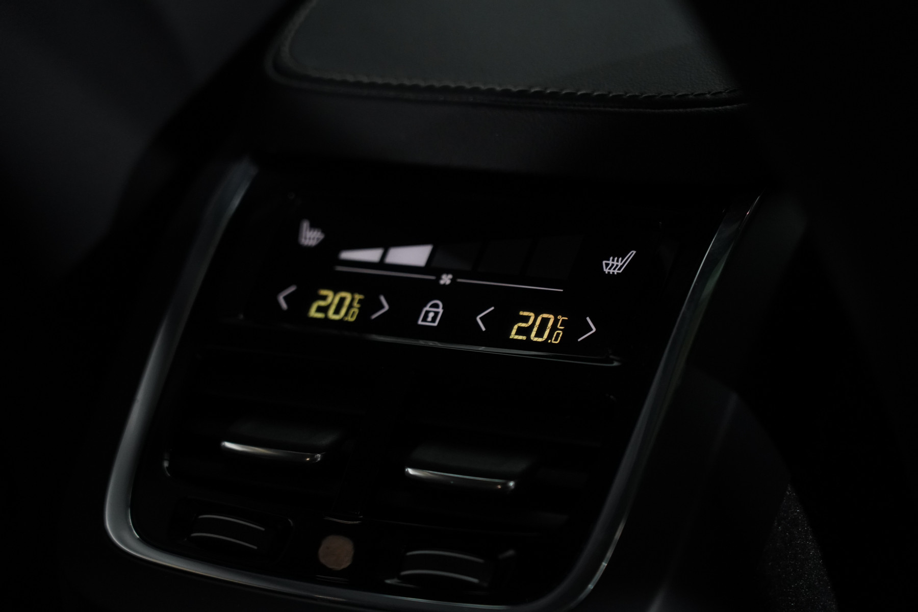 2022 Volvo XC90 Recharge Ultimate T8 Phev SUV Image 32