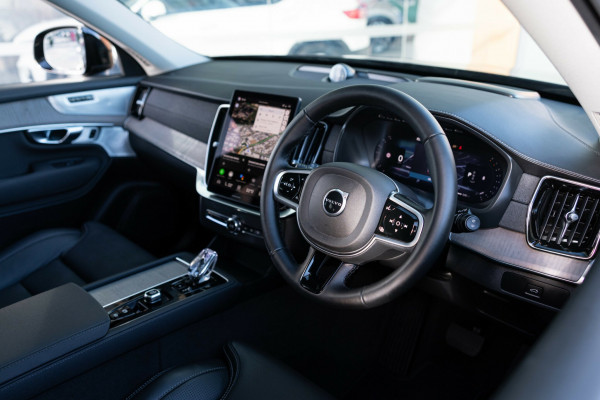 2025 MY26 Volvo XC90 L Series Ultra B5 Dark SUV Image 17