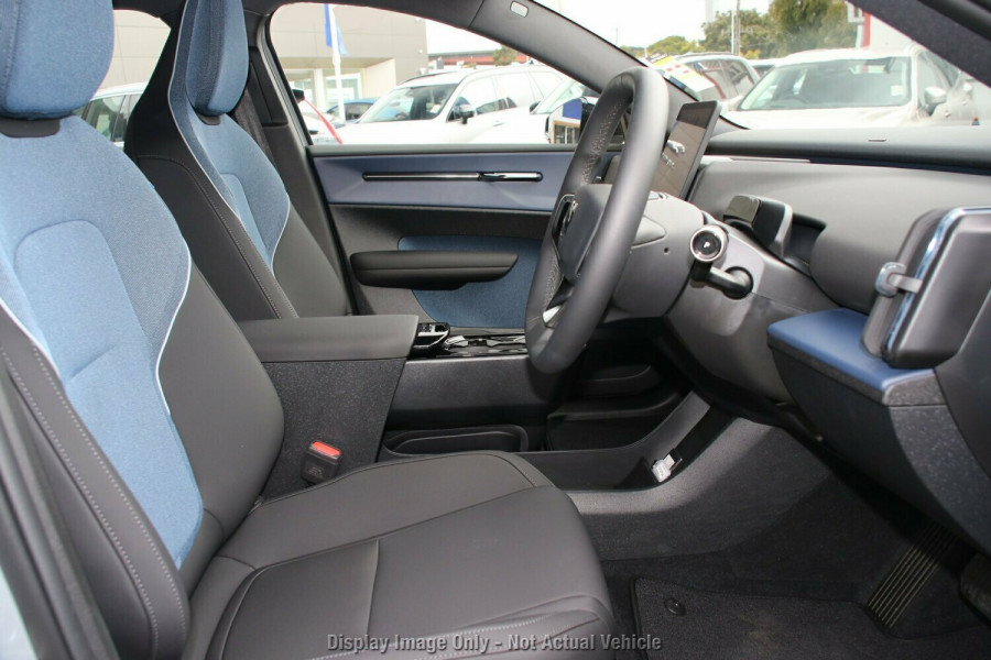2025 Volvo EX30  Twin Motor Performance Ultra SUV Image 9