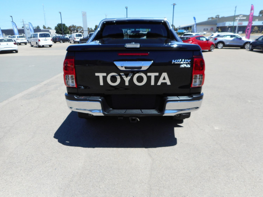 2016 Toyota HiLux GUN126R SR5 Utility Image 7