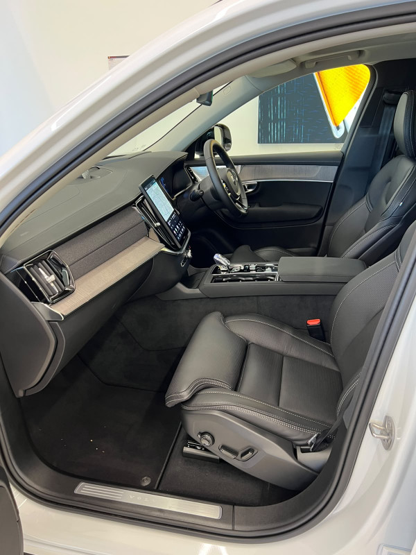2025 MY26 Volvo XC90 L Series Ultra T8 Plug-in Hybrid Dark SUV image 22
