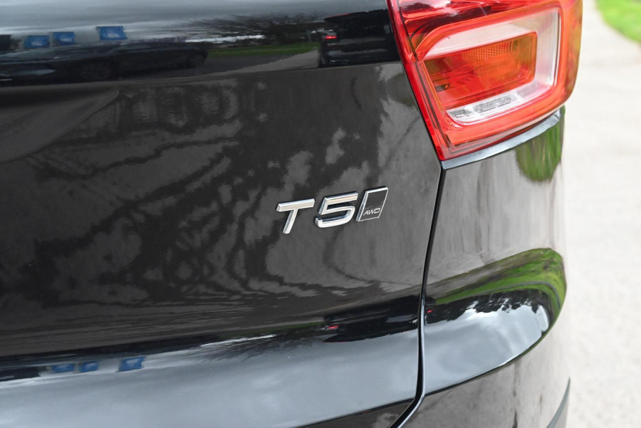2022 Volvo XC40 XZ T5 R-Design SUV Image 9