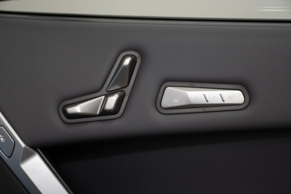 2026 MY25 BMW iX I20 xDrive45 M Sport SUV image 20