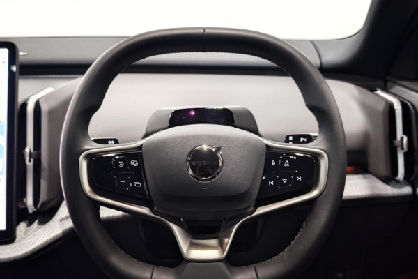 2024 Volvo EX30  Single Motor Extended Range Ultra SUV Image 9