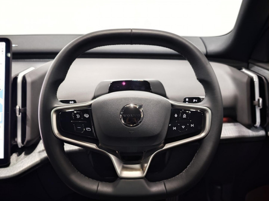 2024 Volvo EX30  Single Motor Extended Range Ultra SUV Image 9