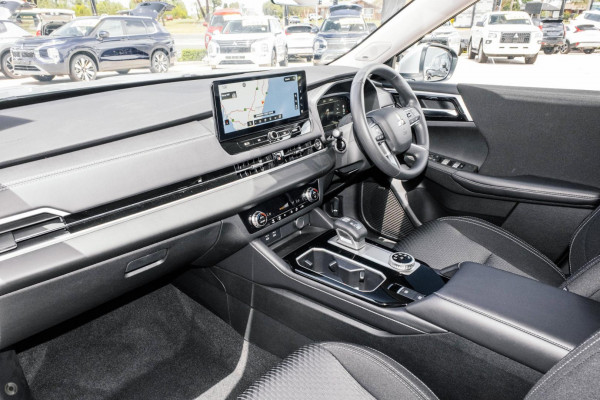 2025 Mitsubishi Outlander ZM ES SUV Image 7