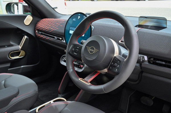 2026 MINI Aceman J05 JCW E Favoured Hatch image 5