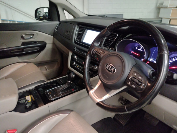 2015 MY16 Kia Carnival YP Platinum People Mover image 11