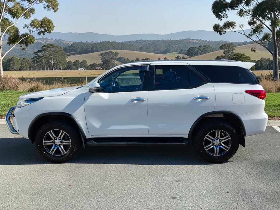 2017 Toyota Fortuner GUN156R GXL SUV Image 4