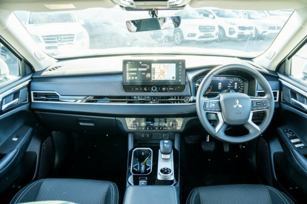 2025 Mitsubishi Outlander ZM LS SUV Image 16