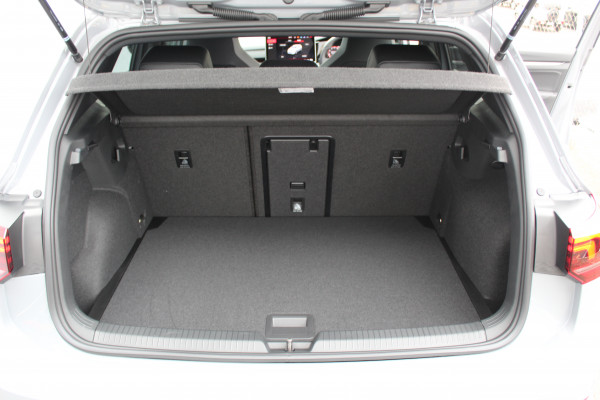 2025 Volkswagen Golf 8.5 110TSI R-Line Hatch Image 14