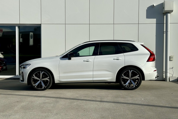 2022 Volvo XC60 B6 AWD R-Design SUV Image 4