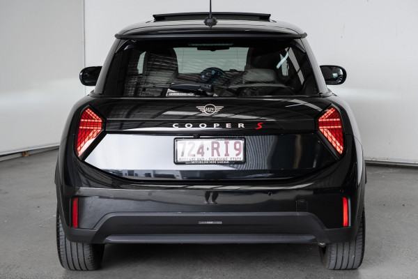2024 MINI Cooper F66 S Favoured Hatch
