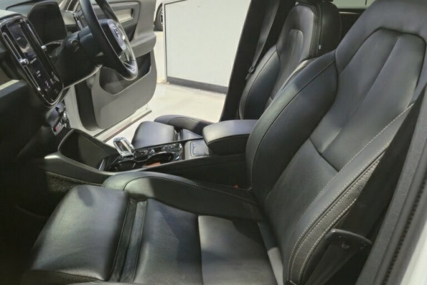 2022 Volvo XC40 XZ T4 Inscription SUV Image 14