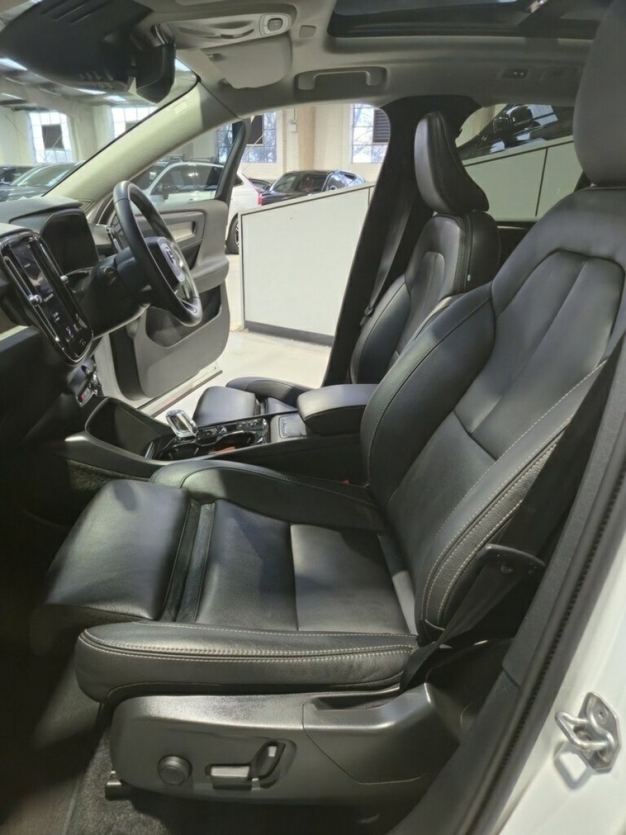 2022 Volvo XC40 XZ T4 Inscription SUV Image 14