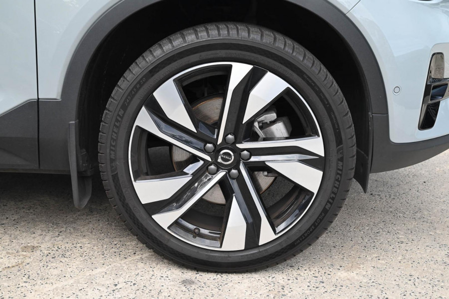 2025 Volvo XC40 XZ Ultra B4 Bright SUV