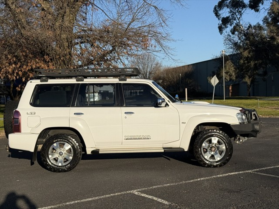 2012 Nissan Patrol Y61 ST SUV Image 2