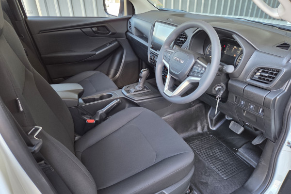 2026 Isuzu D-MAX RG SX High Ride Cab Chassis Image 9