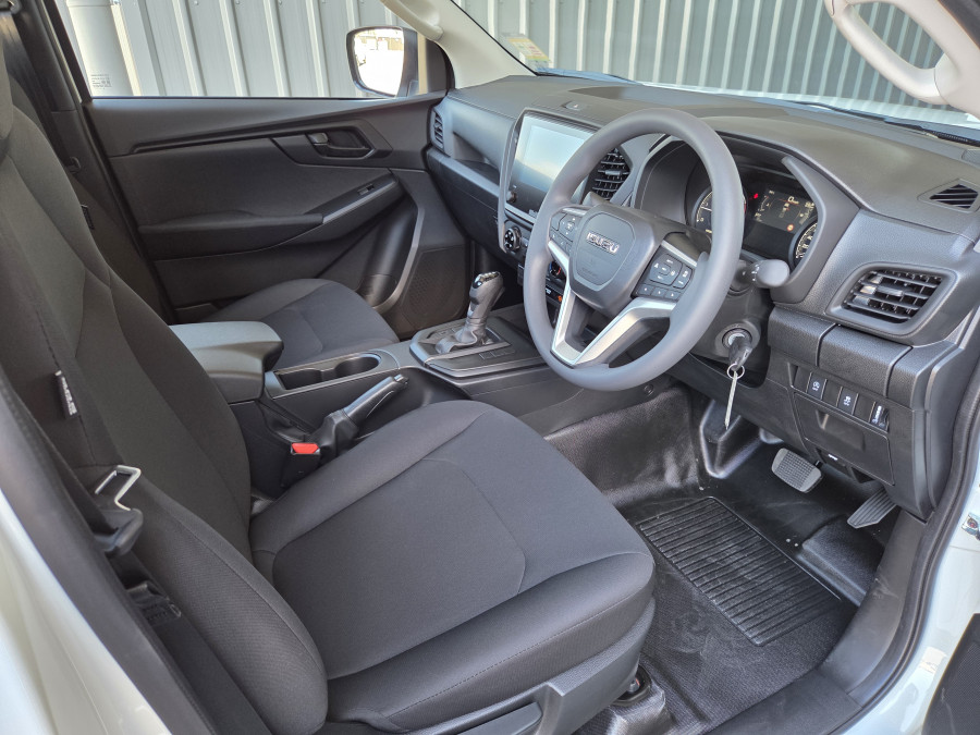 2026 Isuzu D-MAX RG SX High Ride Cab Chassis Image 9