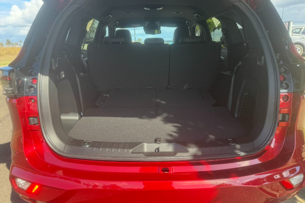 2026 Isuzu MU-X RJ LS-T SUV Image 13