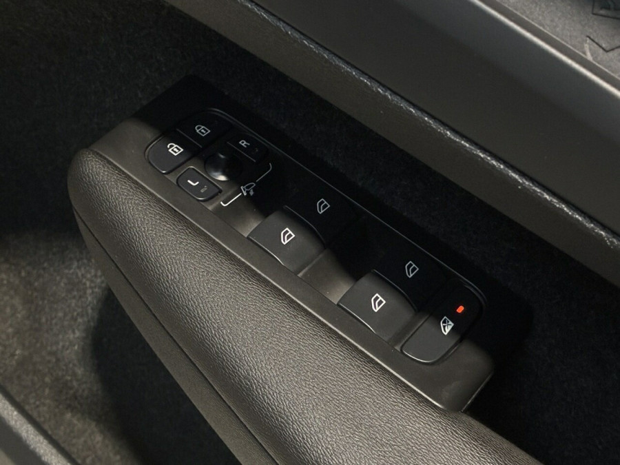 2023 MY24 Volvo XC40 XZ Recharge Pure Electric SUV Image 15