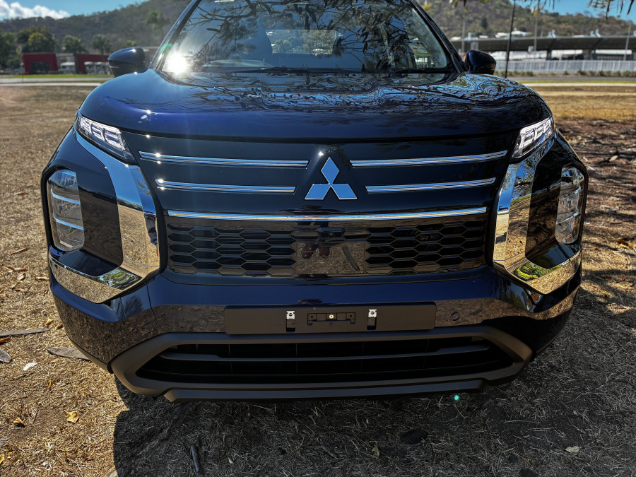 2026 Mitsubishi Outlander ZM ES SUV Image 2