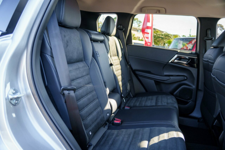 2024 Mitsubishi Outlander ZM PHEV Aspire SUV Image 11