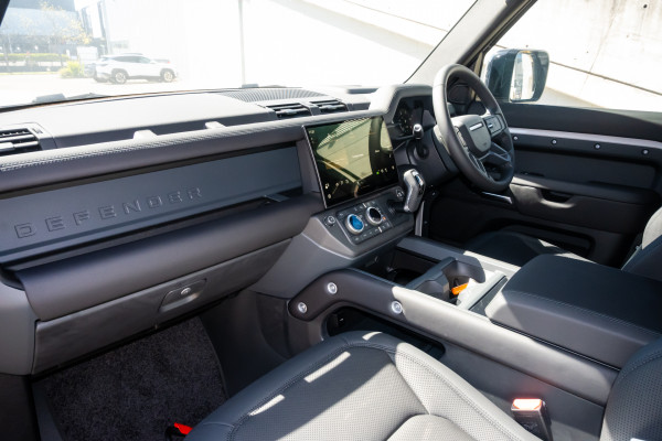 2026 Land Rover Defender L663 110 D350 X-Dynamic SE SUV image 8