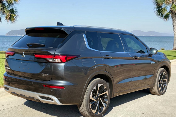 2025 MY24 Mitsubishi Outlander ZM PHEV Exceed SUV Image 6